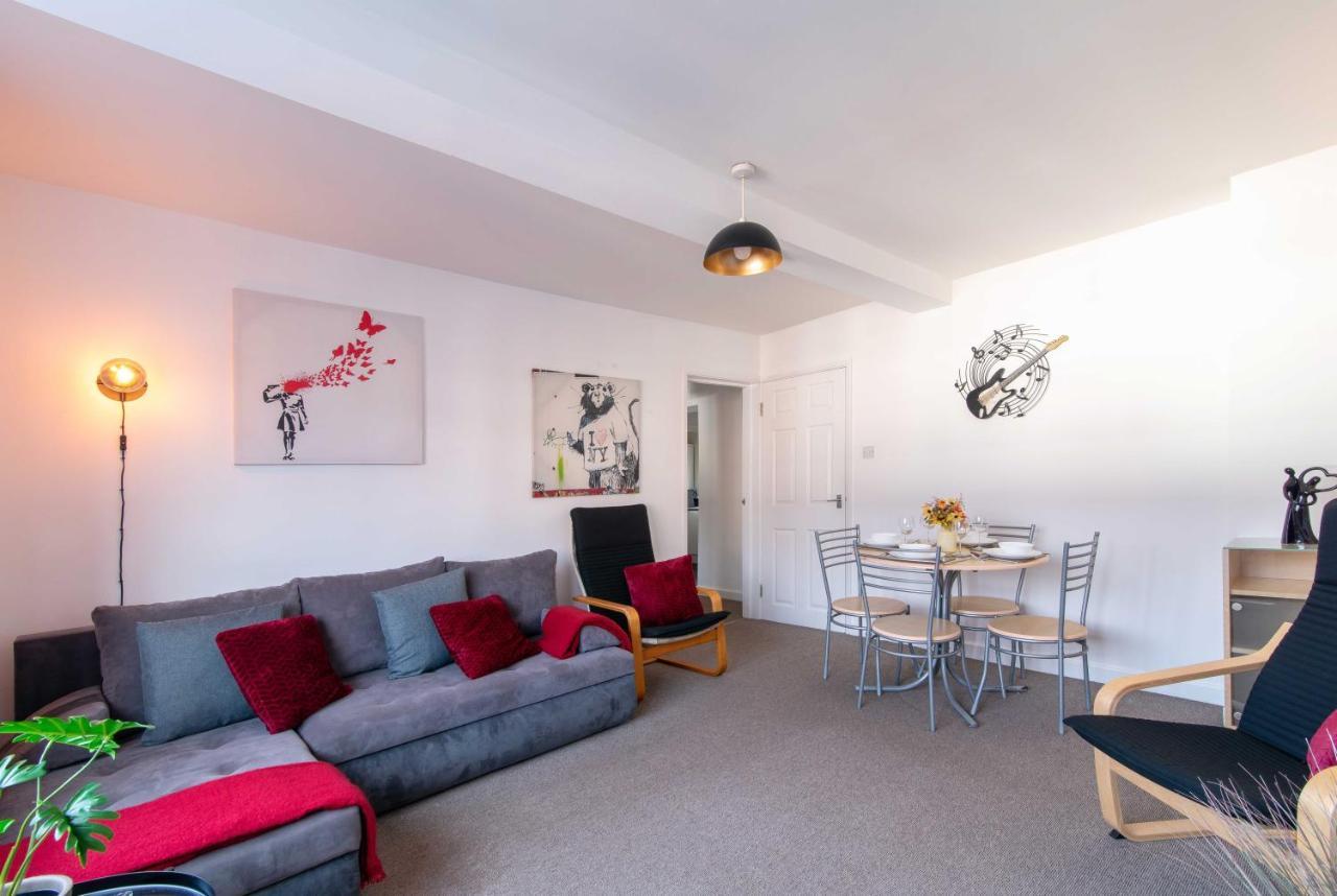 Stylish & Central 2 Bedroom Apartment - Fast Wifi 达宁顿堡 外观 照片